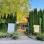 Loving Hut & Restaurant 招待所