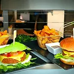 Loving Hut & Restaurant Penzion Sankt Kanzian am Klopeiner See
