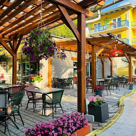 Loving Hut & Vegan Restaurant Guest house 3*