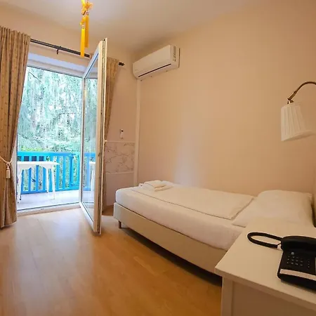 Penzion Loving Hut & Restaurant *