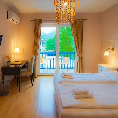 Penzion Loving Hut & Restaurant *