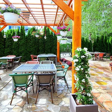 Guest house Loving Hut & Vegan Restaurant 3*