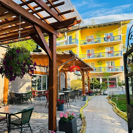 Loving Hut & Restaurant Guest house *