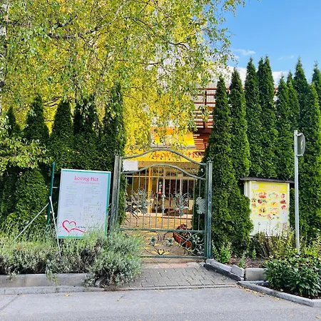 Loving Hut & Restaurant Guest house