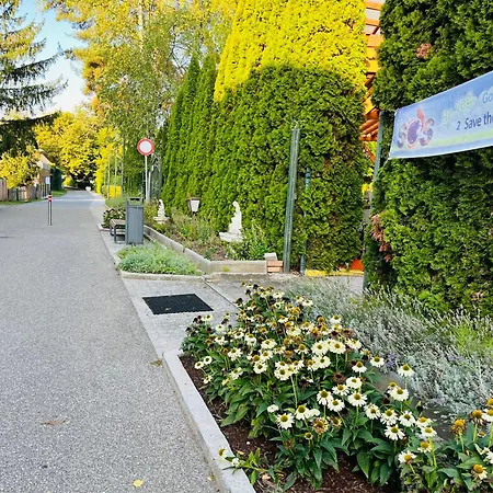 Guest house Loving Hut & Restaurant Sankt Kanzian am Klopeiner See