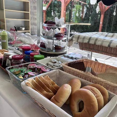 Loving Hut & Vegan Restaurant Guest house 3*