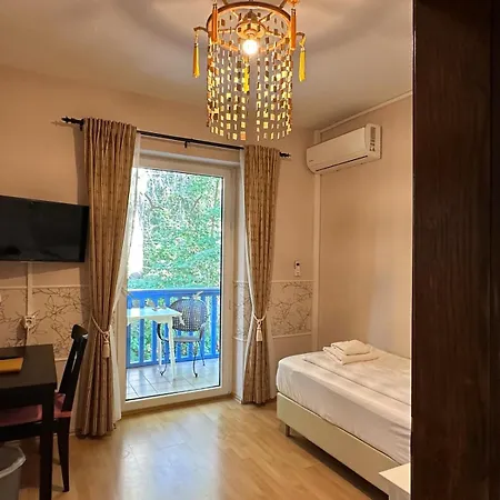 Guest house Loving Hut & Vegan Restaurant