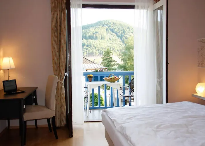 Loving Hut & Restaurant *