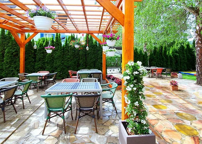 Guest house Loving Hut & Restaurant *