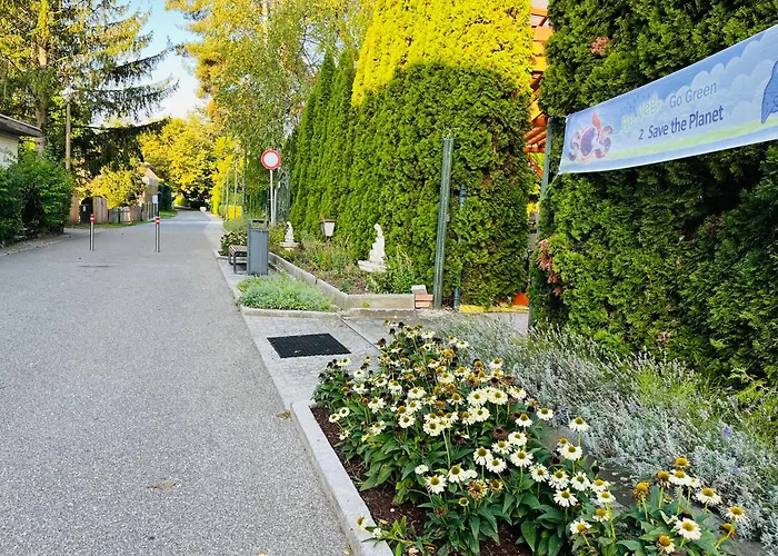 Guest house Loving Hut & Restaurant Sankt Kanzian am Klopeiner See